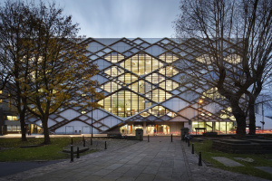 la nouvelle université d’ingénierie „New Engineering Building“ à Sheffield (UK) porte une façade tchèque - 2