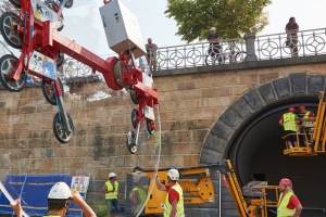 Sipral installe six cellules vitrées quai de Rašín, sur la rive droite de fleuve Vltava - 1