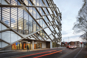 la nouvelle université d’ingénierie „New Engineering Building“ à Sheffield (UK) porte une façade tchèque - 7