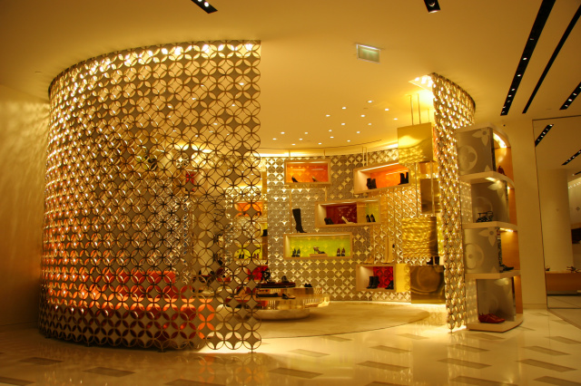 Grille décorative en or pour Louis Vuitton