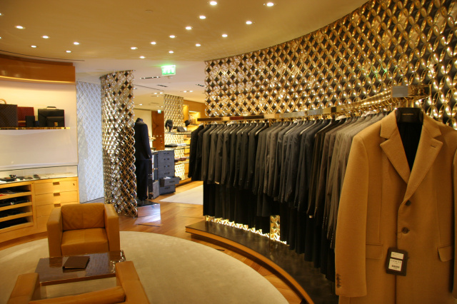 Grille décorative en or pour Louis Vuitton