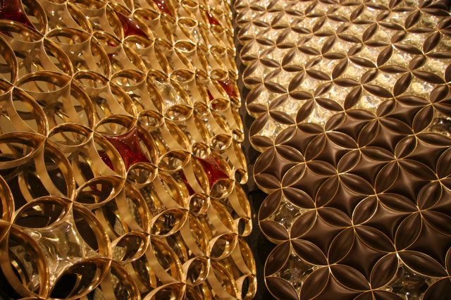 Grille décorative en or pour Louis Vuitton