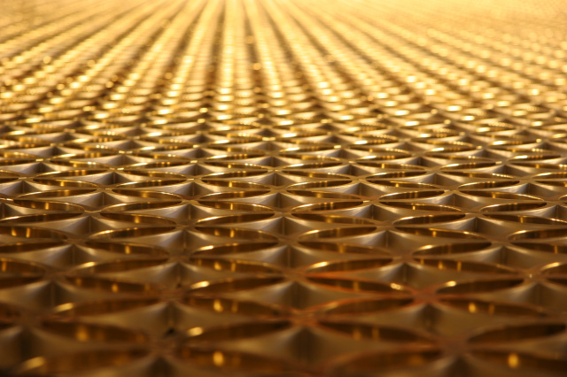 Grille décorative en or pour Louis Vuitton