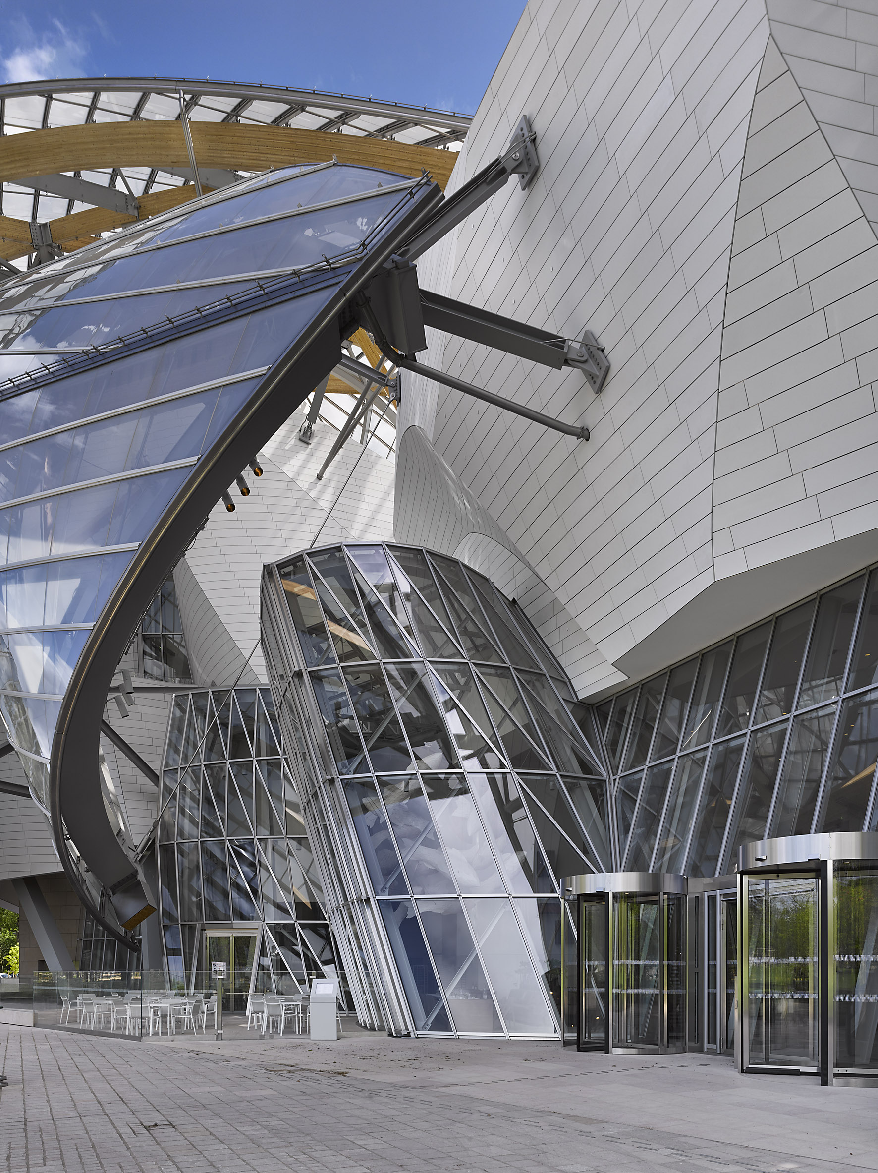 Foundation Louis Vuitton Museum, Fondation Louis Vuitton, Sadev  Architectural Glass Systems, Poltrona Frau Group Contract